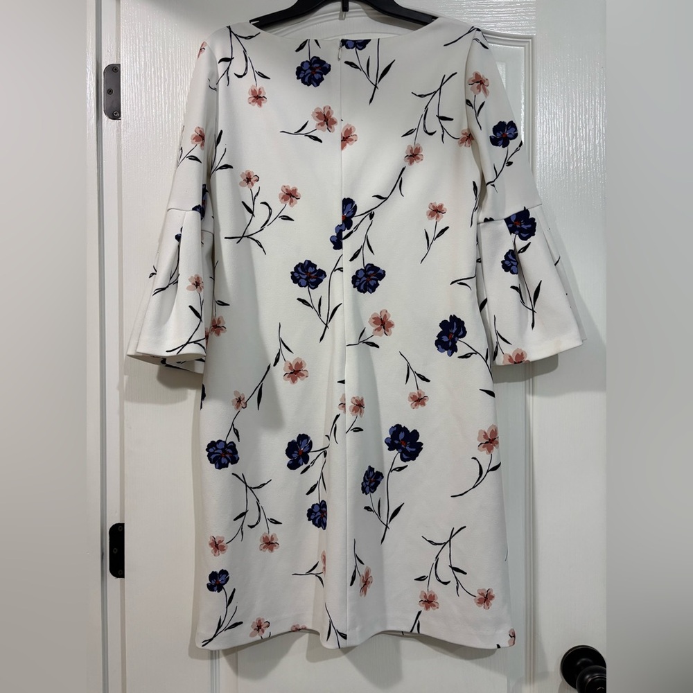 Lauren Ralph Lauren Women’s Floral Bell Sleeve Shift Dress, 6 - Picture 6 of 9